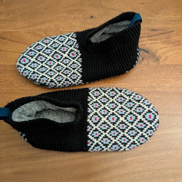 Bombas Black and Cream Patterned Slippers - Picture 2 of 6